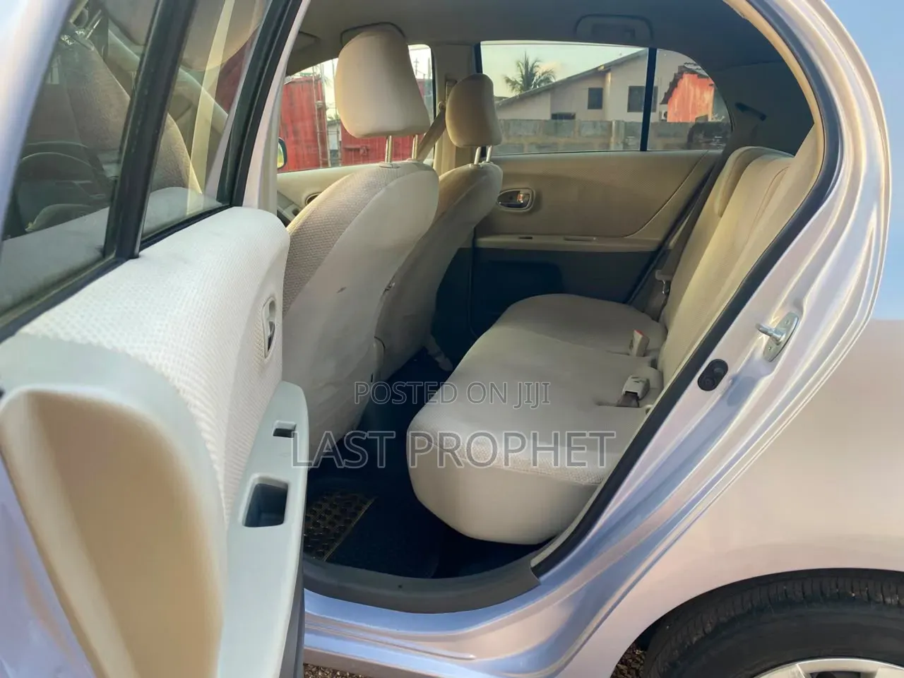 Toyota Vitz 2010 Silver