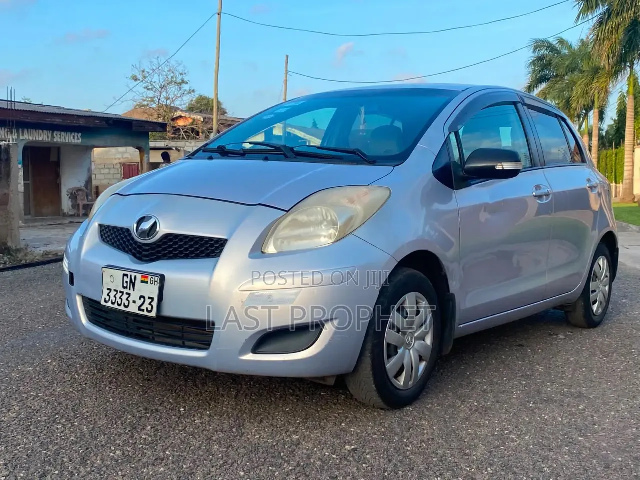 Toyota Vitz 2010 Silver