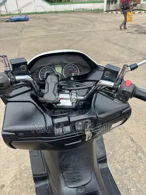 Suzuki Burgman 2022 White