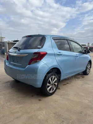 Toyota Vitz 1.3 AWD 5dr 2016 Blue