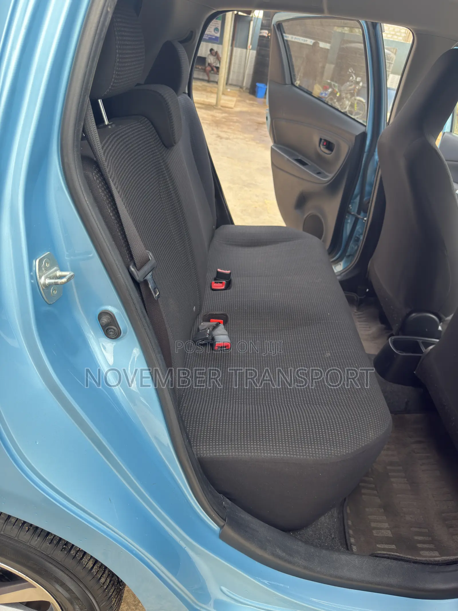 Toyota Vitz 1.3 AWD 5dr 2016 Blue
