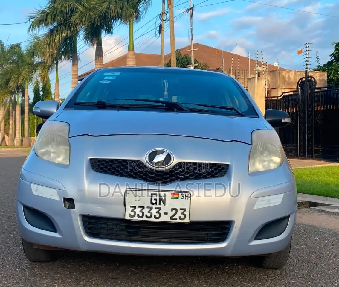 Toyota Vitz 1.3 AWD 3dr 2010 Silver