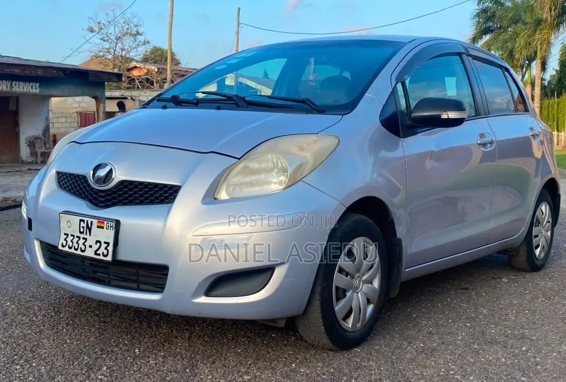 Toyota Vitz 1.3 AWD 3dr 2010 Silver