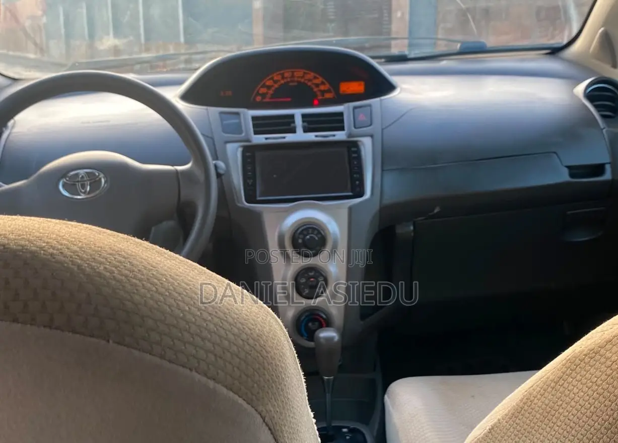 Toyota Vitz 1.3 AWD 3dr 2010 Silver