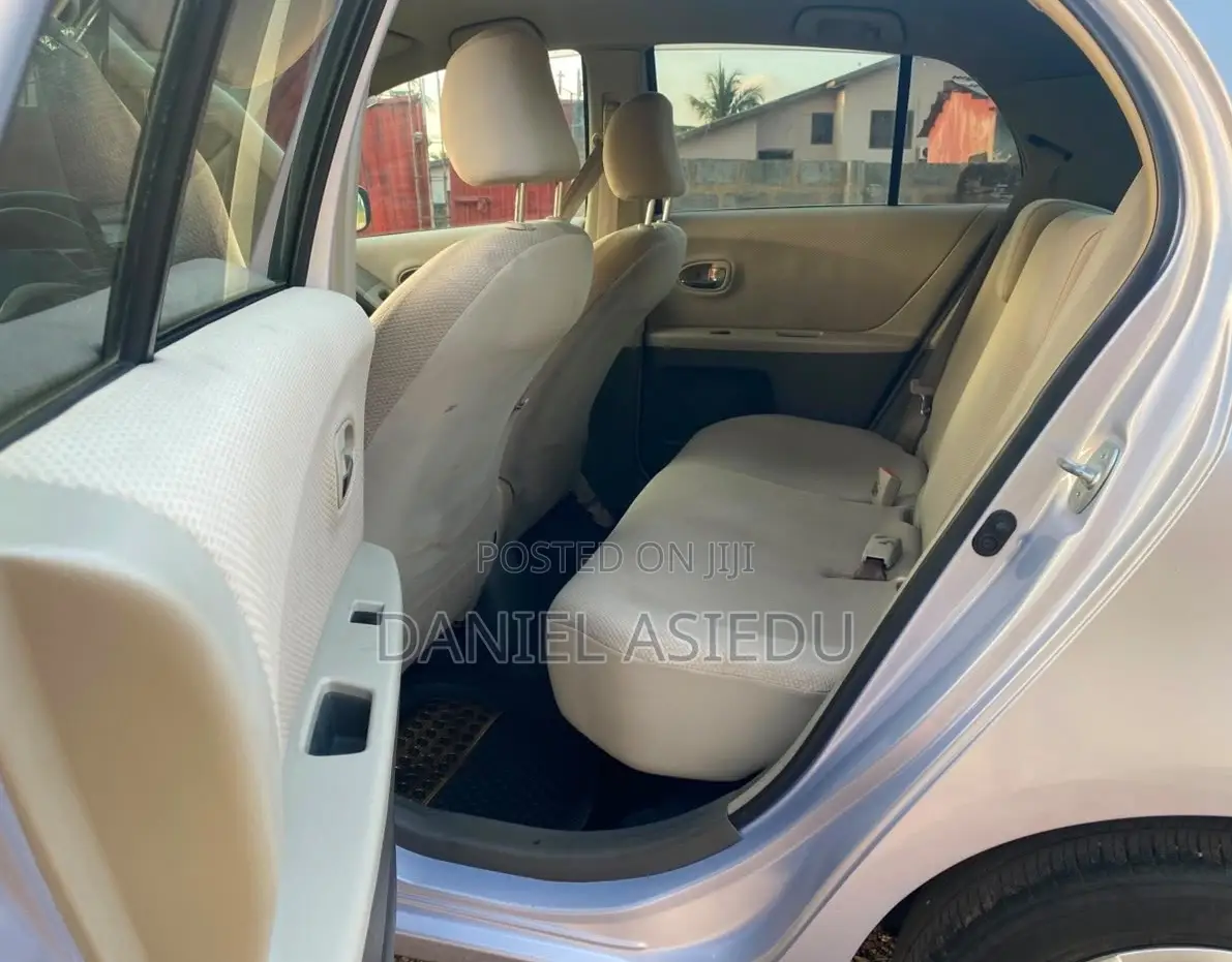 Toyota Vitz 1.3 AWD 3dr 2010 Silver