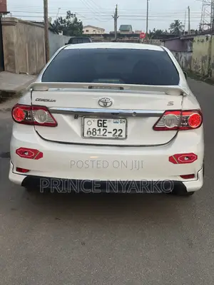 Toyota Corolla S 4dr Sedan (1.8L 4cyl 4A) 2013 White