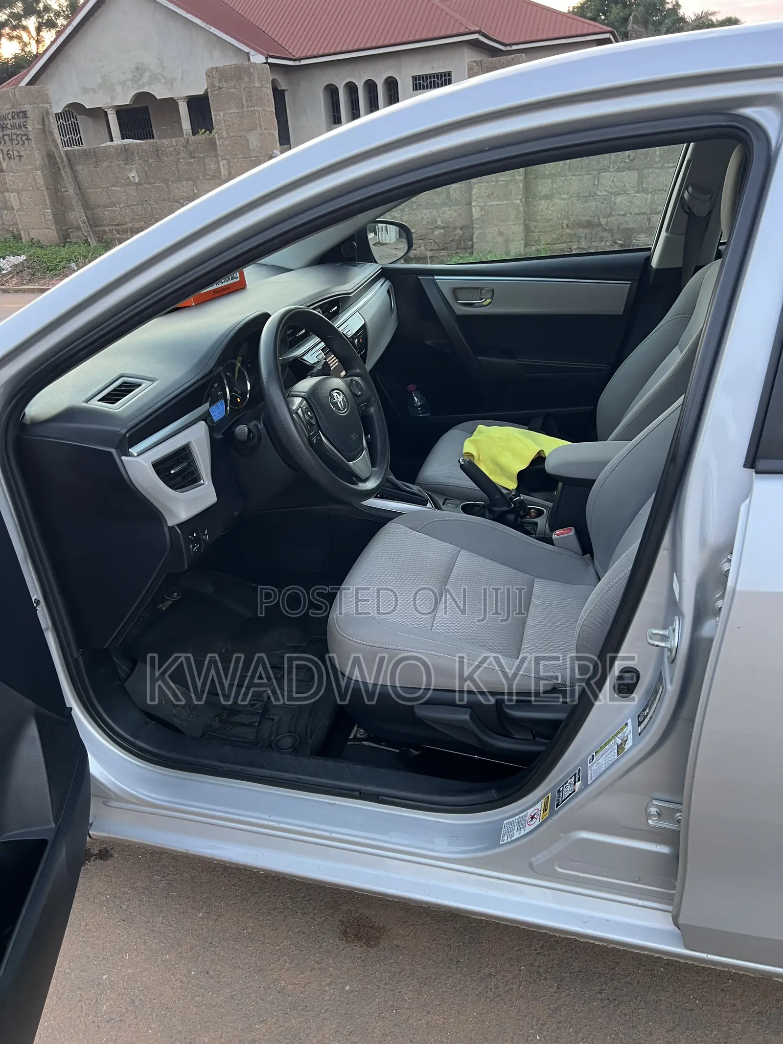 Toyota Corolla L 4dr Sedan (1.8L 4cyl 4A) 2015 Silver