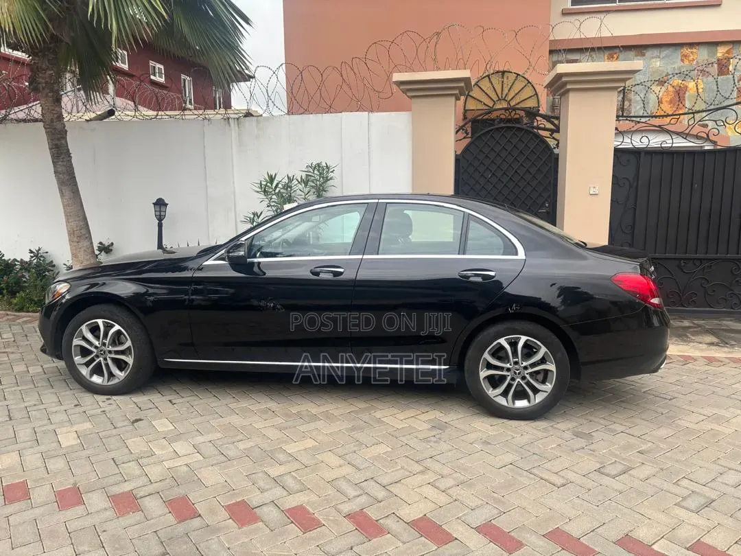 Mercedes-Benz C300 2018 Black