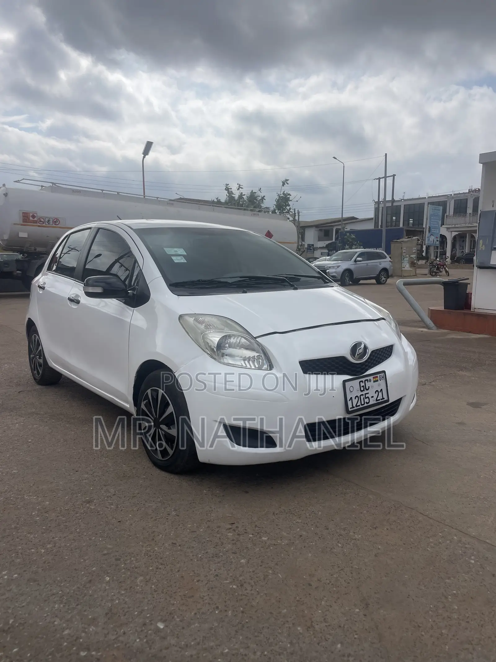 Toyota Vitz 2009 White