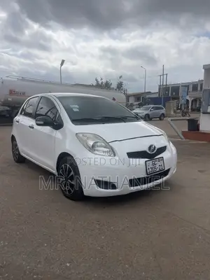 Toyota Vitz 2009 White