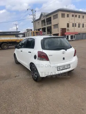 Toyota Vitz 2009 White