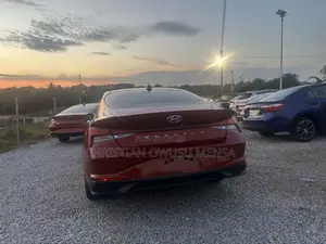 Hyundai Elantra SE 2021 Red
