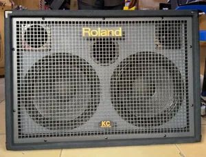 Roland KC-880 Stereo Keyboard Combo Amplifier {320-Watt Combo Amp}