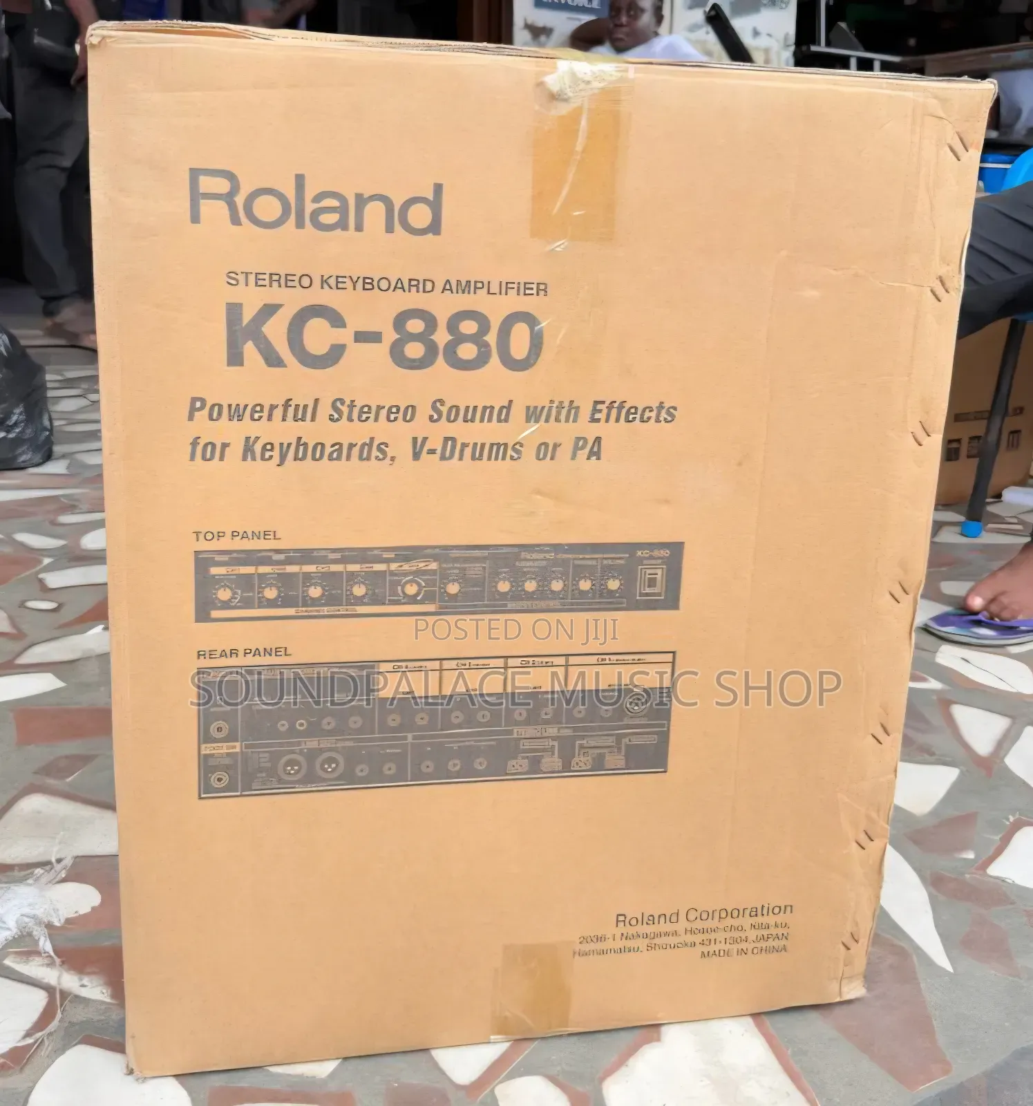 Roland KC-880 Stereo Keyboard Combo Amplifier {320-Watt Combo Amp}