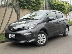 Toyota Vitz 1.3 AWD 5dr 2016 Gray
