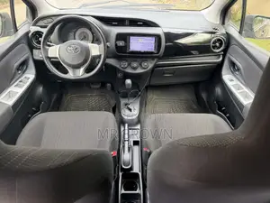 Toyota Vitz 1.3 AWD 5dr 2016 Gray