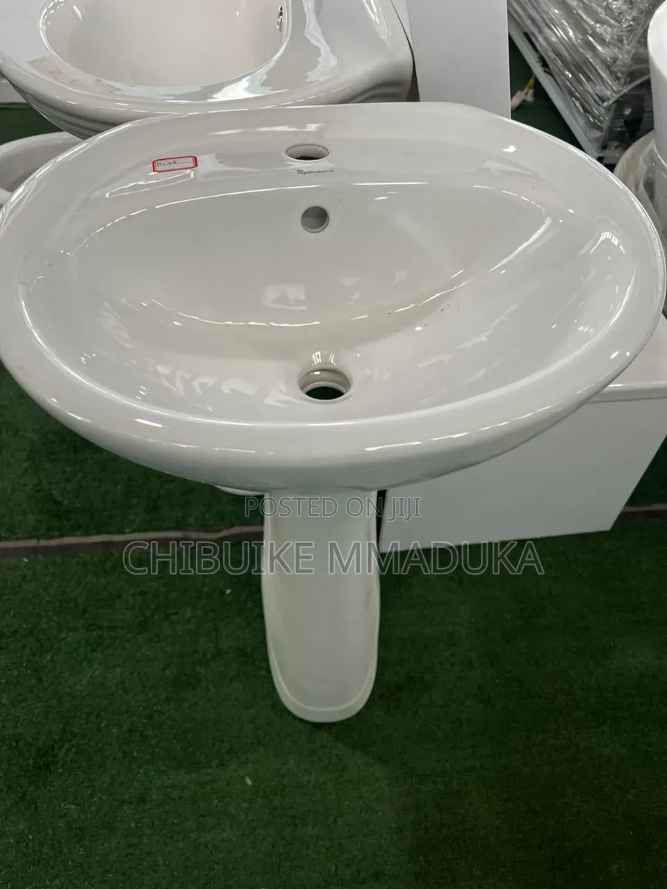 Middle Wash Hand Basin
