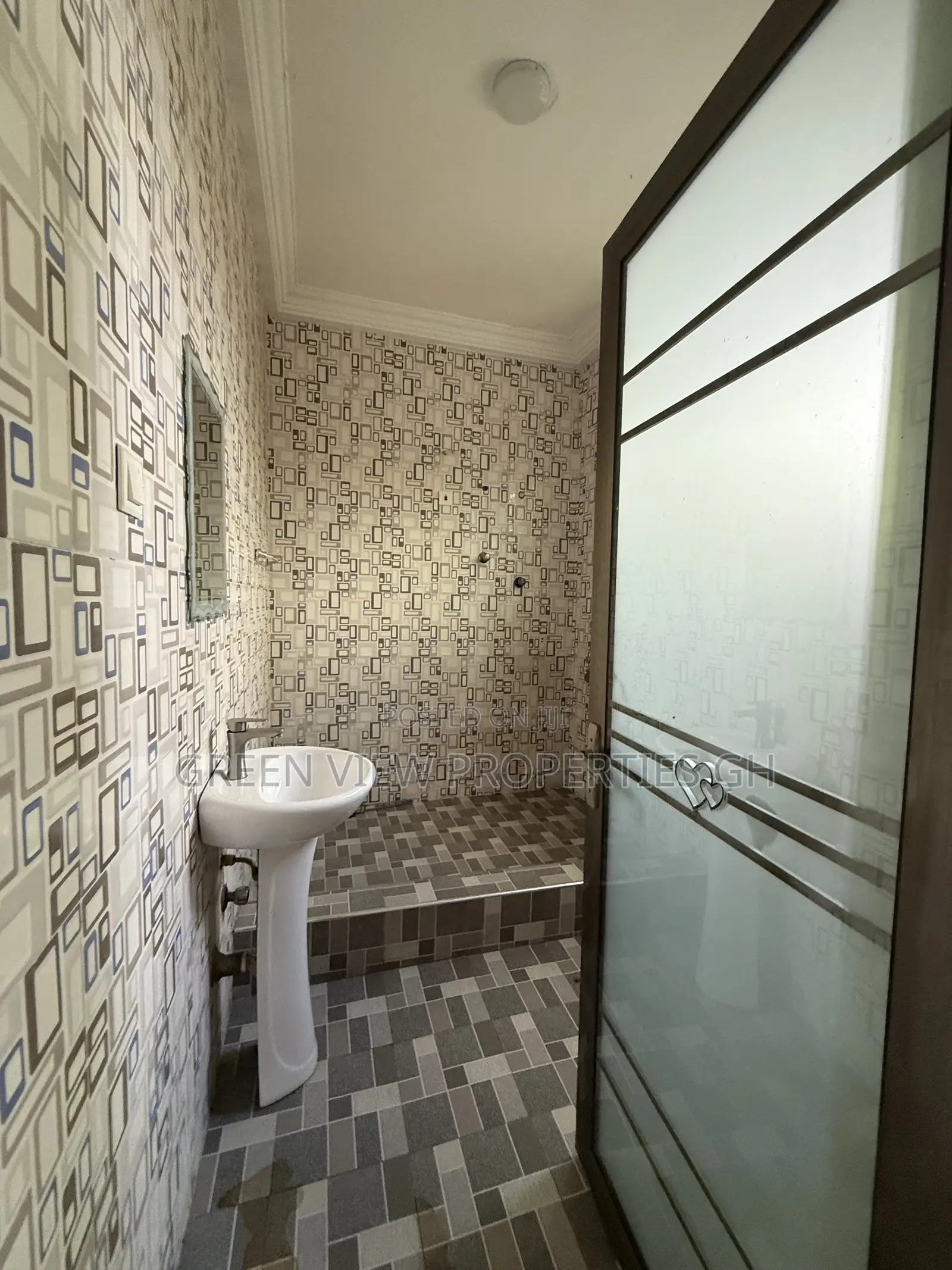 1bdrm Room & Parlour in West Hills Mall Area for rent