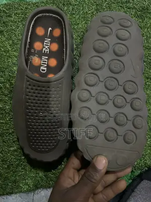 Nike Mind 001