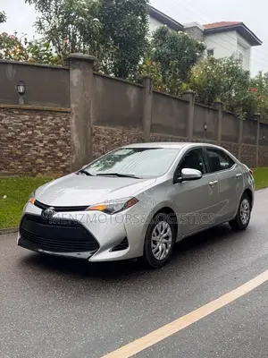 Toyota Corolla LE (1.8L 4cyl 2A) 2018 Silver