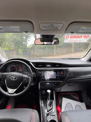 Toyota Corolla LE (1.8L 4cyl 2A) 2018 Silver