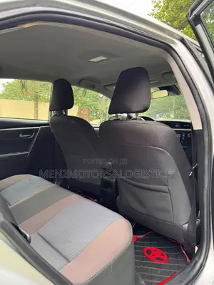 Toyota Corolla LE (1.8L 4cyl 2A) 2018 Silver