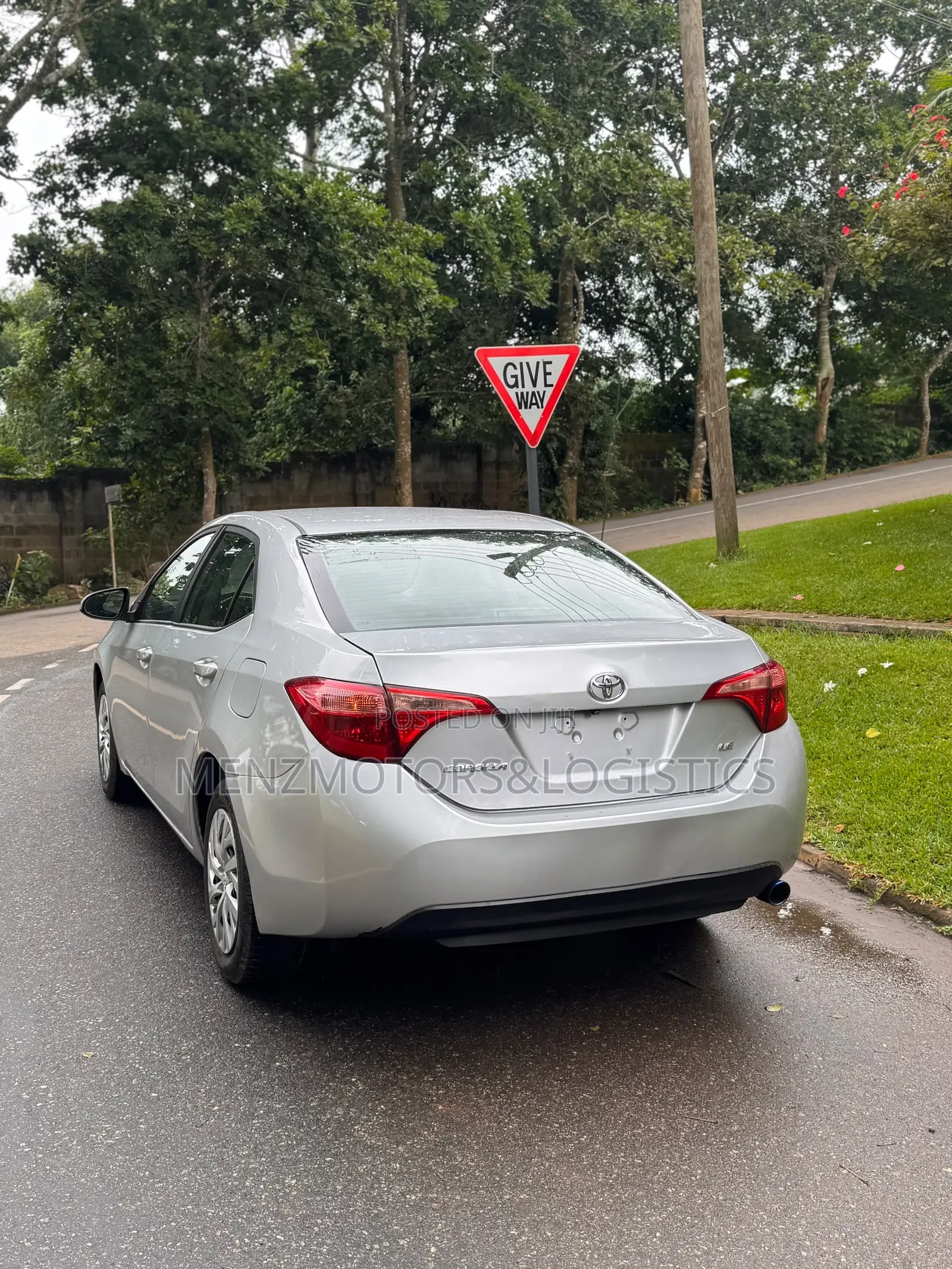 Toyota Corolla LE (1.8L 4cyl 2A) 2018 Silver