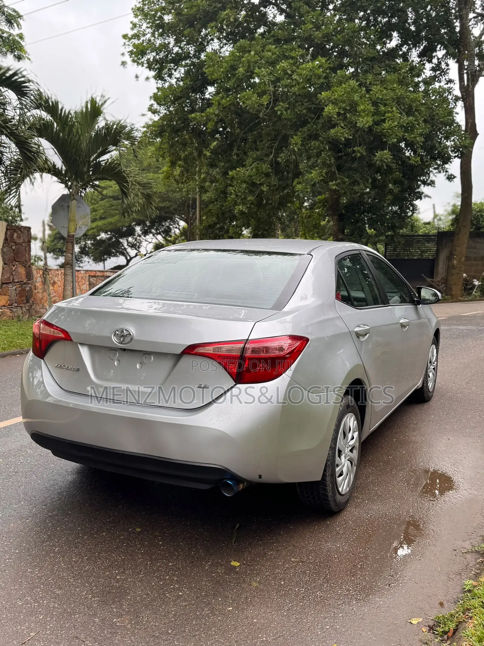 Toyota Corolla LE (1.8L 4cyl 2A) 2018 Silver