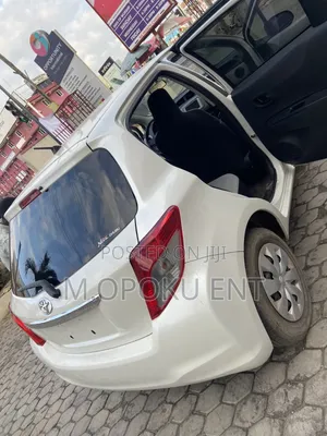 Toyota Vitz 2014 Silver
