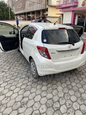Toyota Vitz 2014 Silver