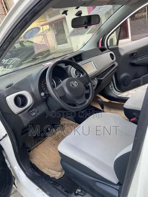 Toyota Vitz 2014 Silver