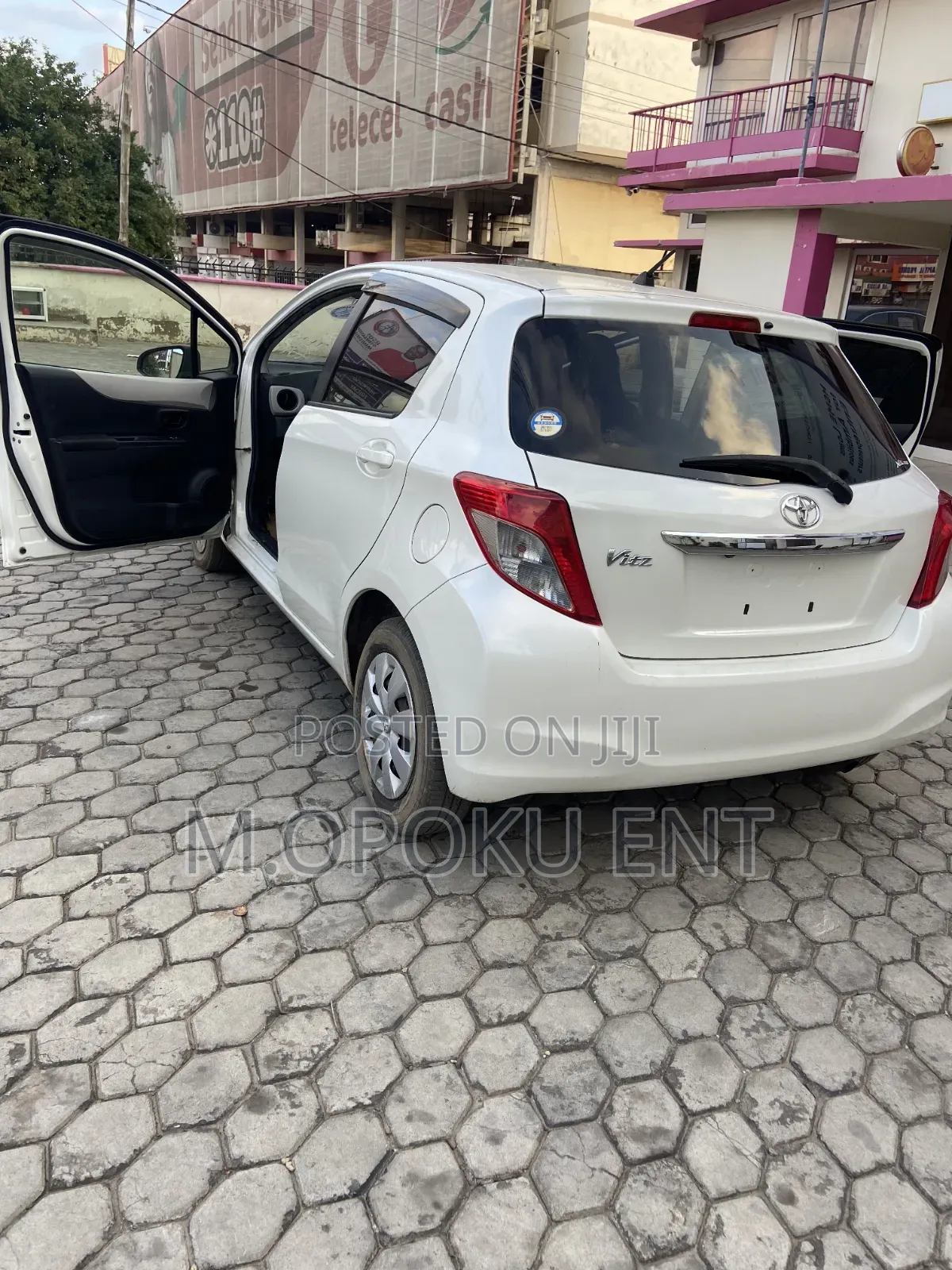 Toyota Vitz 2014 Silver