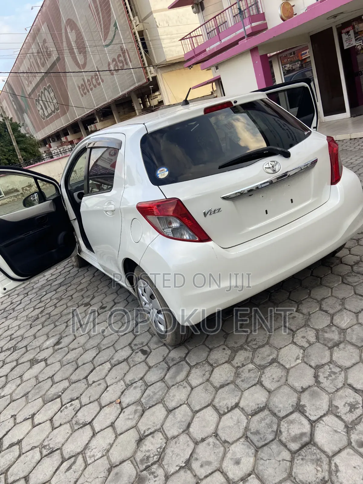 Toyota Vitz 2014 Silver