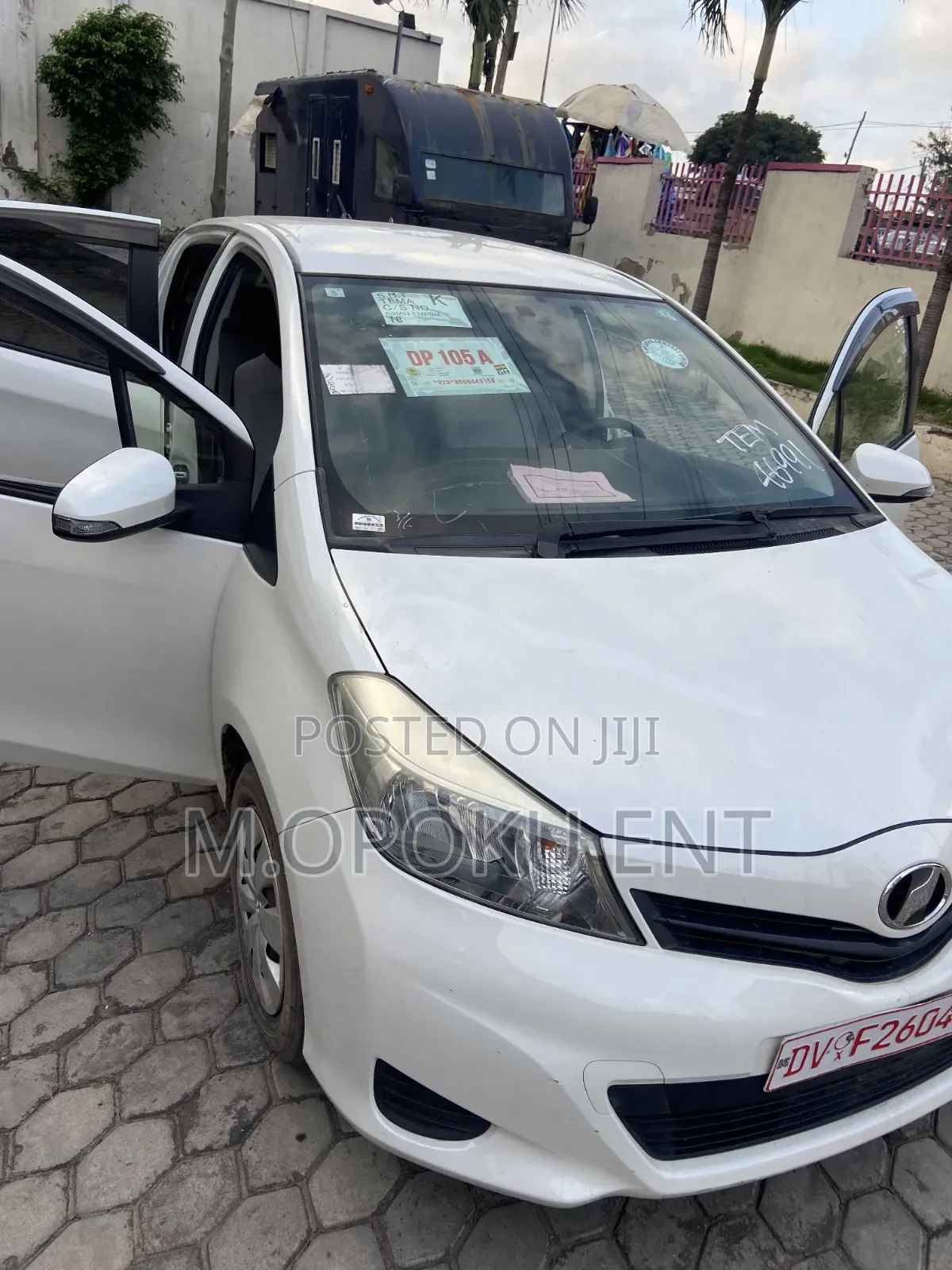 Toyota Vitz 2014 Silver