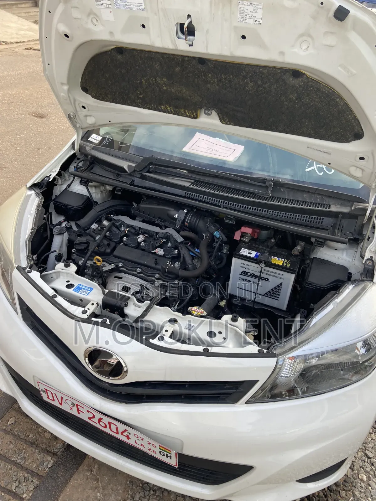 Toyota Vitz 2014 Silver