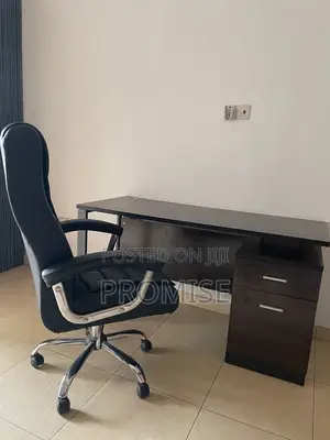 Executive Office Desk With High-Back Swivel Chair Excellent Condition