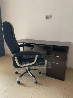 Executive Office Desk With High-Back Swivel Chair Excellent Condition