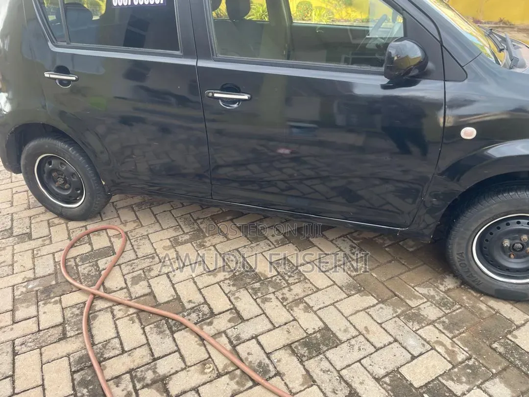 Toyota Passo 2010 Black