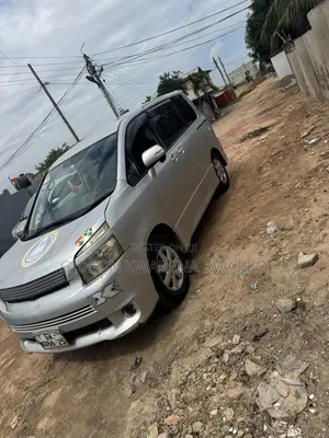Toyota Voxy V 2WD 8-Seater 2010 Silver