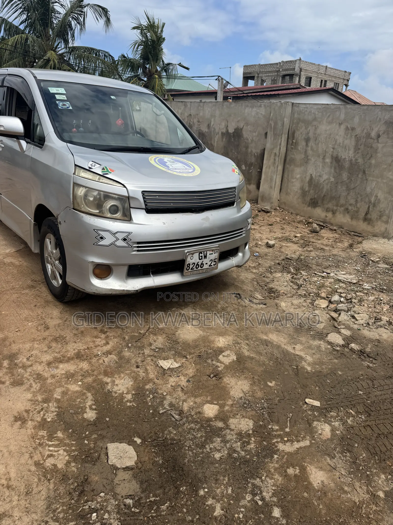 Toyota Voxy V 2WD 8-Seater 2010 Silver