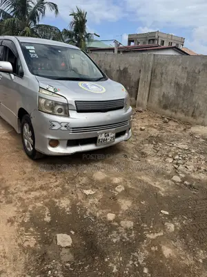 Toyota Voxy V 2WD 8-Seater 2010 Silver