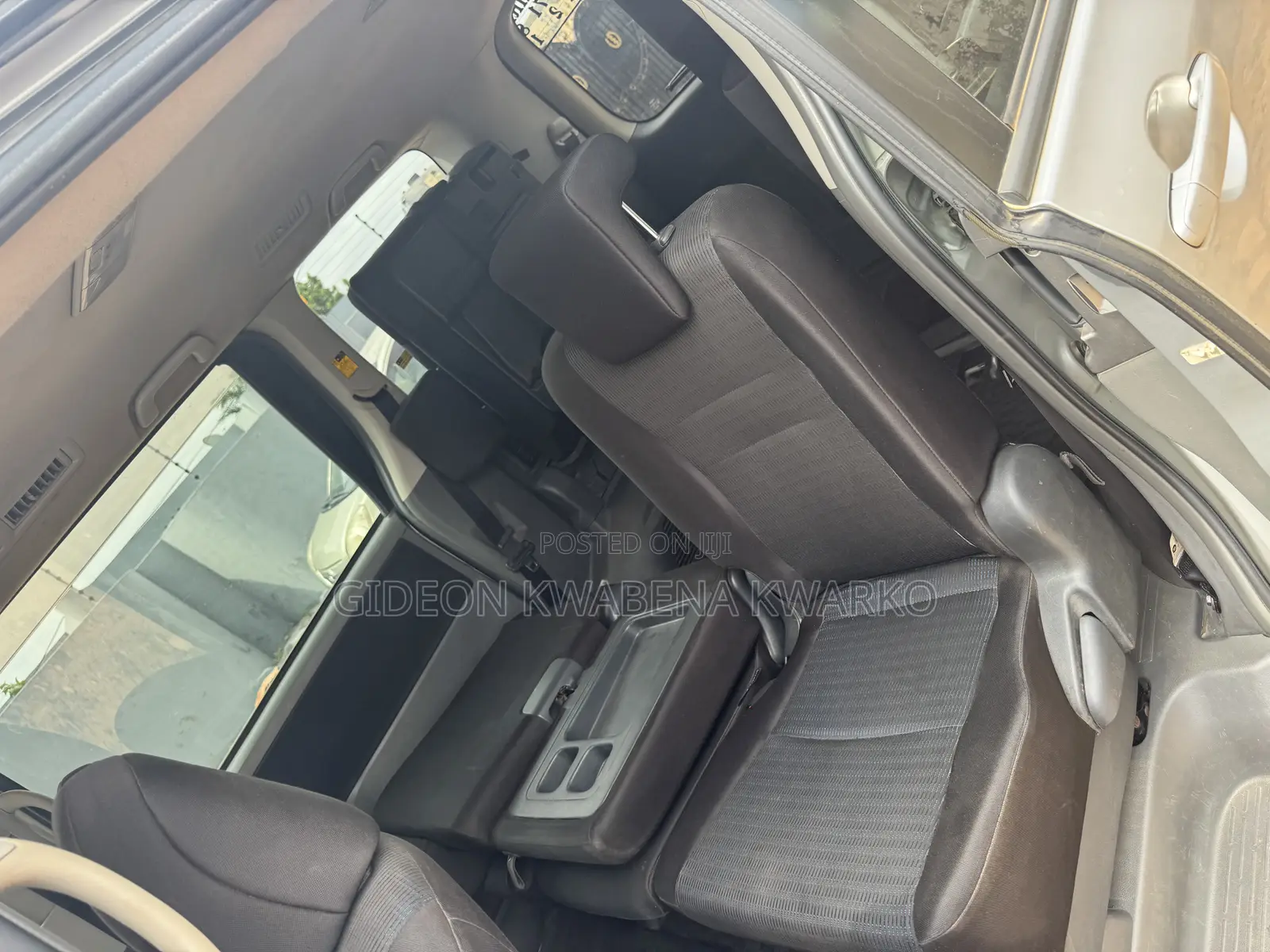 Toyota Voxy V 2WD 8-Seater 2010 Silver