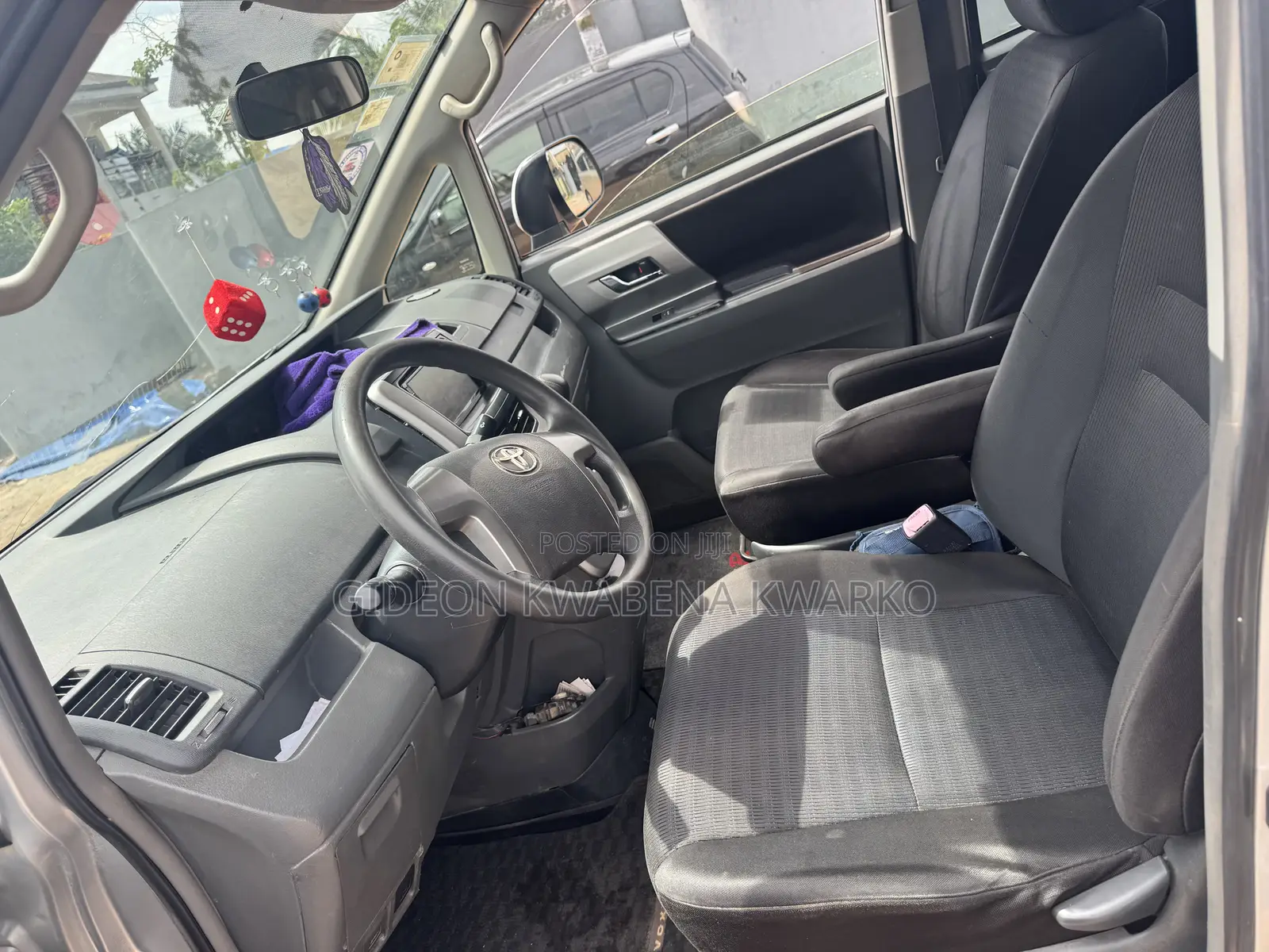 Toyota Voxy V 2WD 8-Seater 2010 Silver