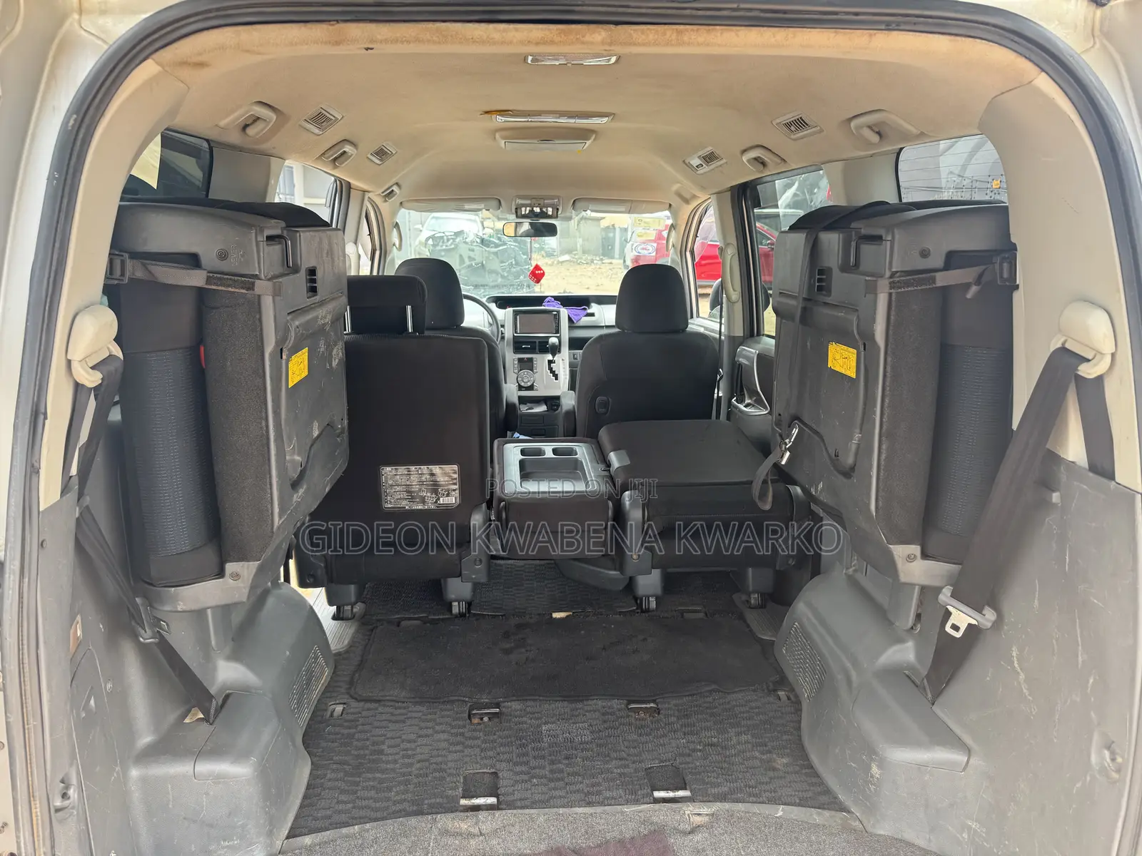 Toyota Voxy V 2WD 8-Seater 2010 Silver