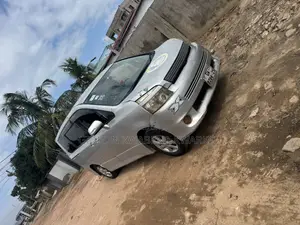 Toyota Voxy V 2WD 8-Seater 2010 Silver