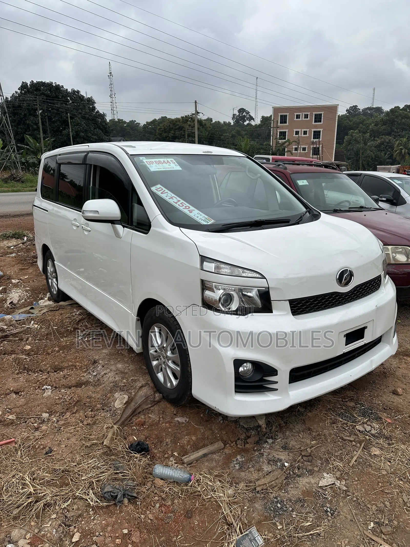 Toyota Voxy ZS 2WD 8-Seater 2013 White