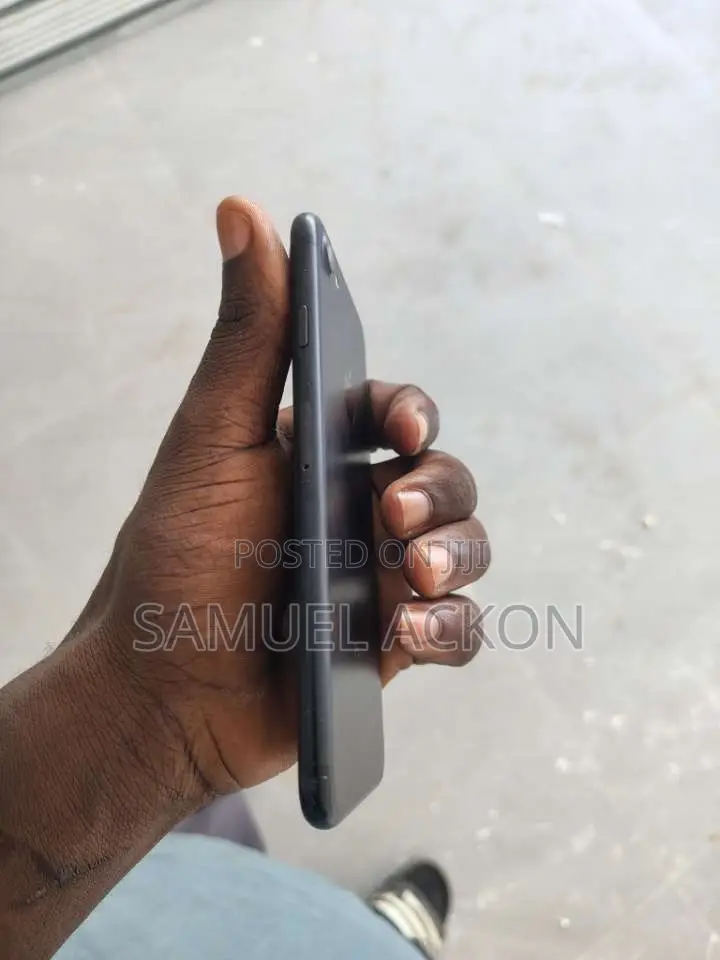 Apple iPhone 7 32 GB Black