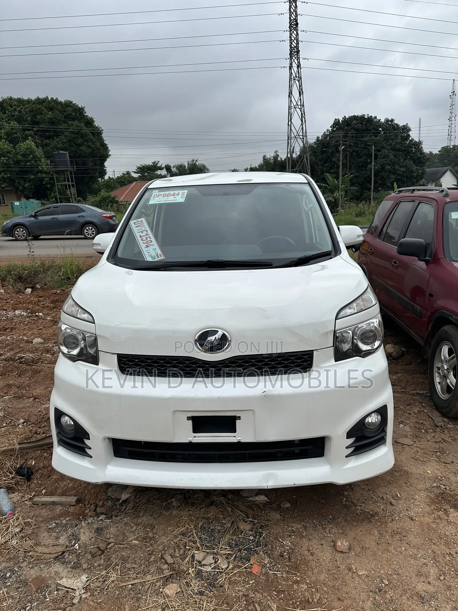 Toyota Voxy ZS 2WD 8-Seater 2013 White