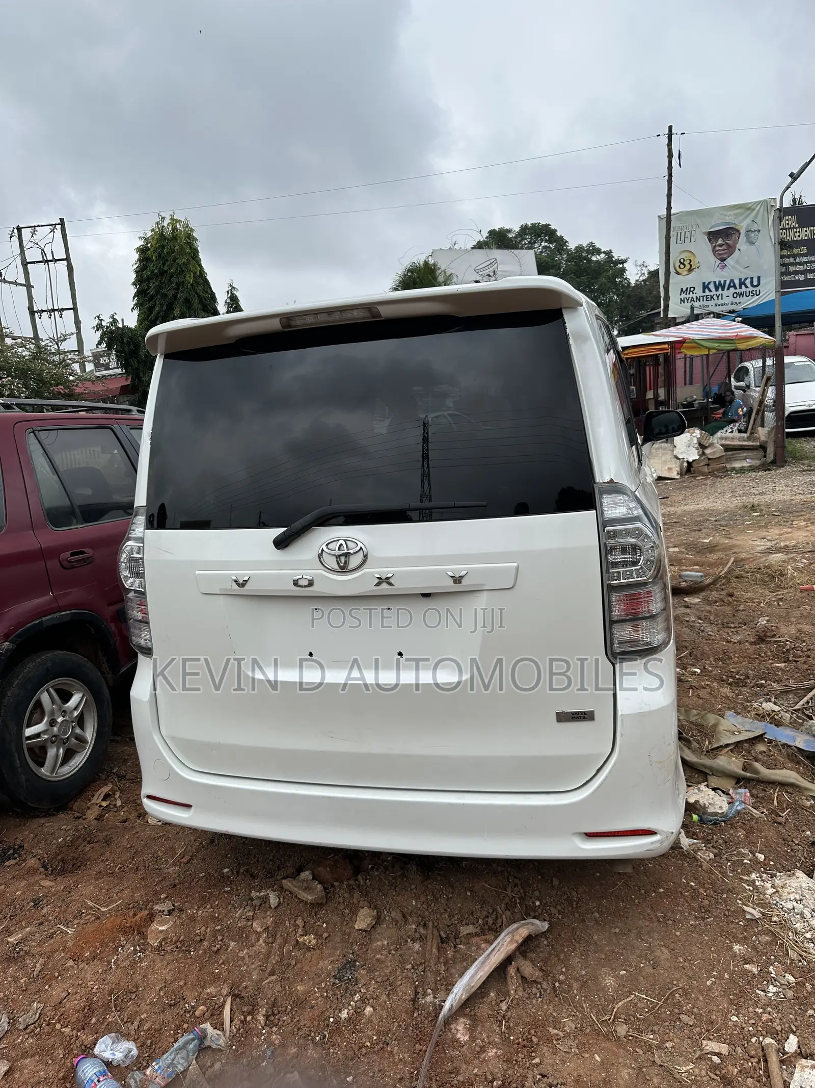 Toyota Voxy ZS 2WD 8-Seater 2013 White
