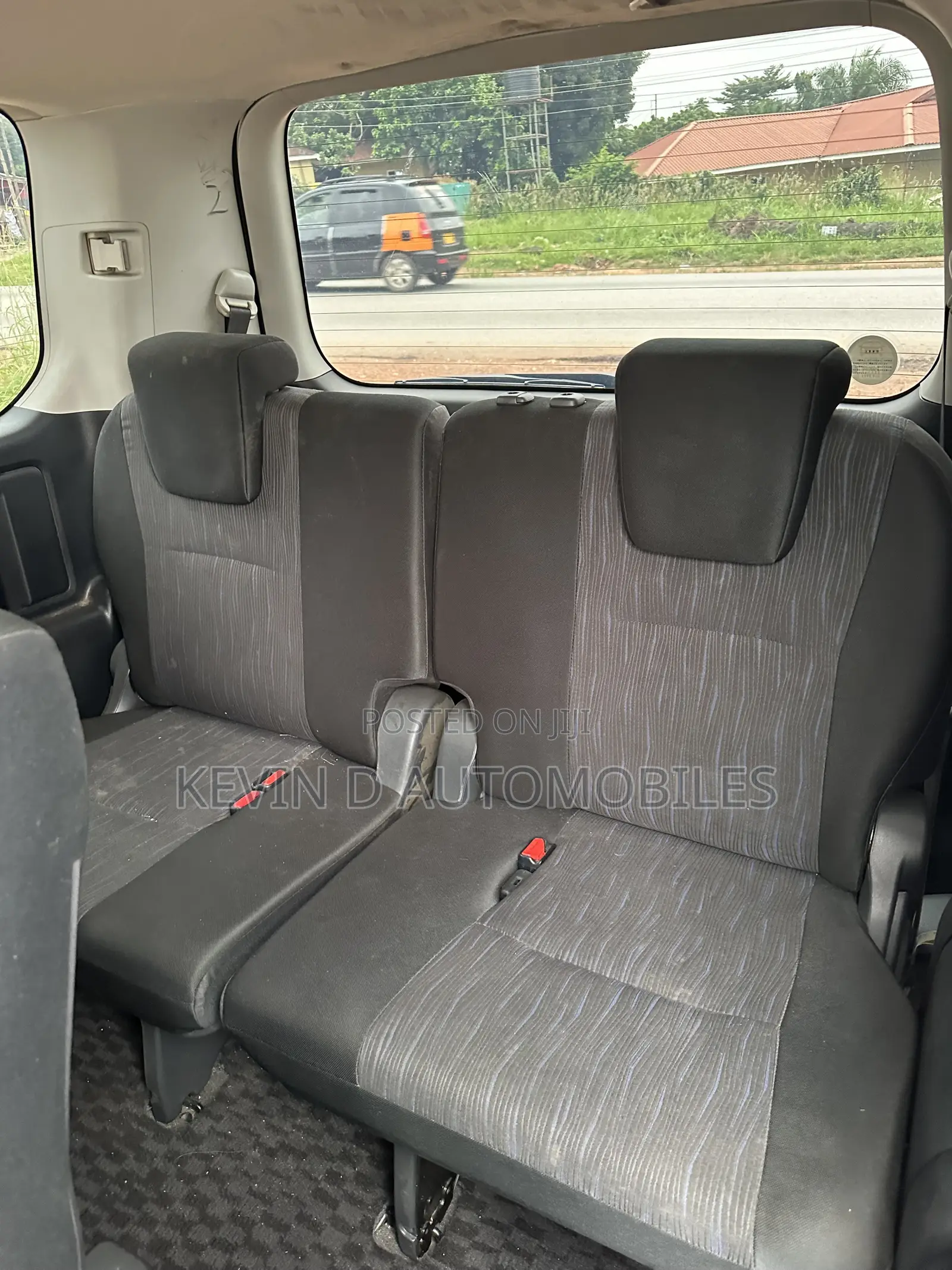 Toyota Voxy ZS 2WD 8-Seater 2013 White
